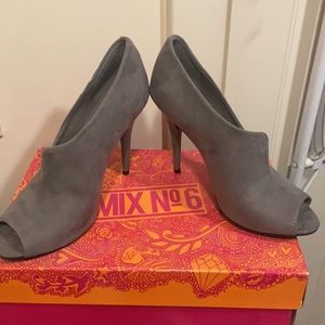Mix No 6 Medium gray booty shoe. Size 9.